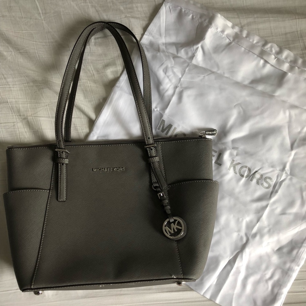 Michael Kors Jet Set Large Top-Zip Leather Tote